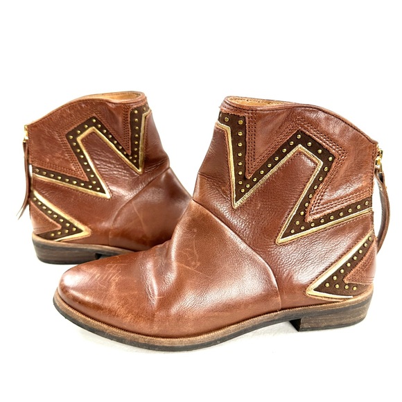 UGG Lars Women Size 6 Brown Leather Ankle Boot Starburst Studded Western Zip - Picture 4 of 8
